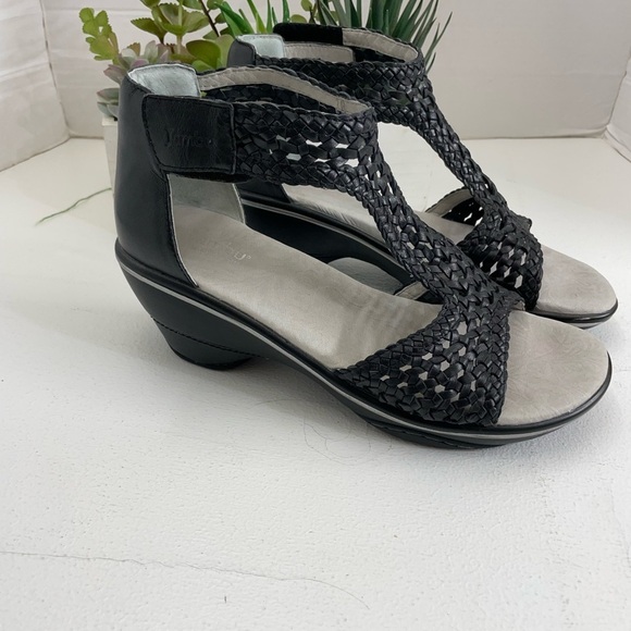 Jambu Shoes - Stylish Black Woven Women's Sandals
